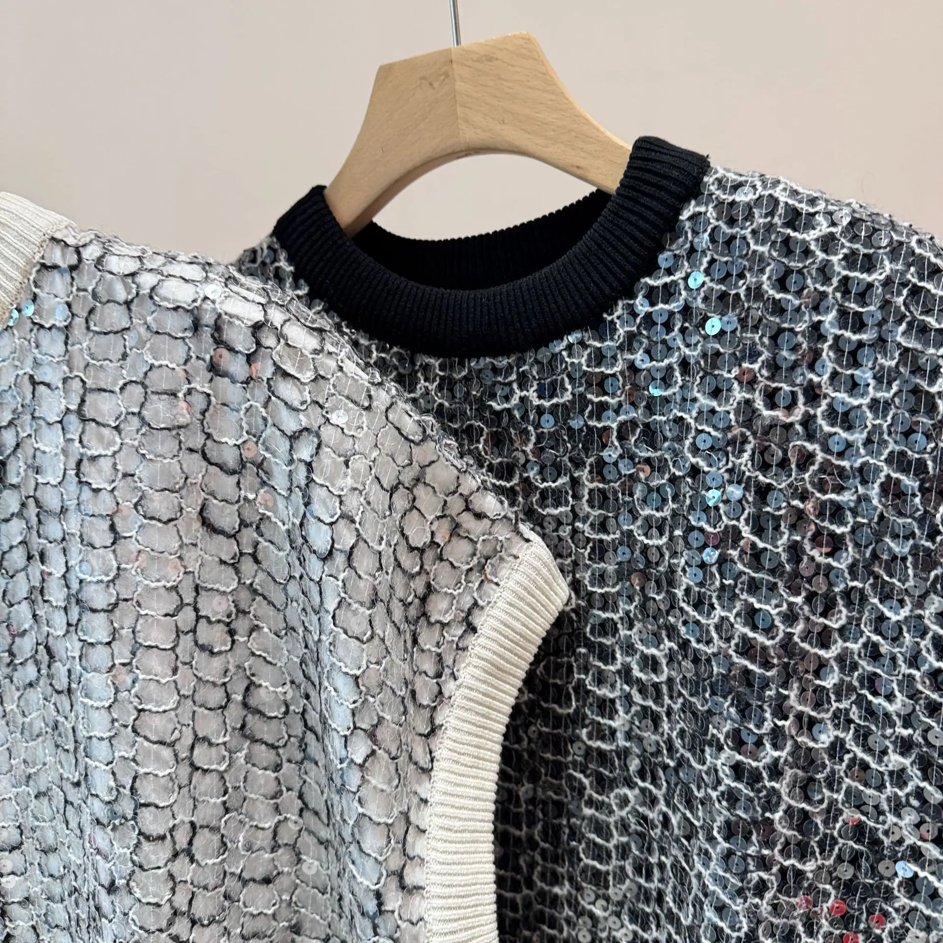Retro-Style Heavy-Duty Fish Scale Pattern Sequin Knit 2026 Summer Loose Slimming Flutter Sleeve Casual T-Shirt