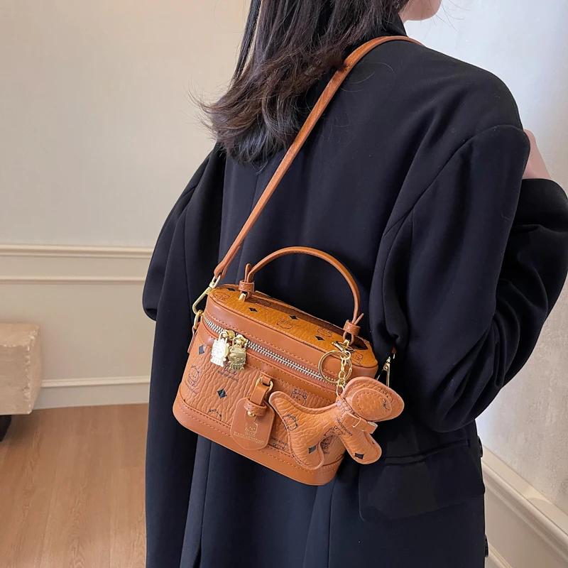

Classic Leather Crossbody Bag For Women, Chic And Lightweight Tote Option, Luxury Brand Ideal For Outings