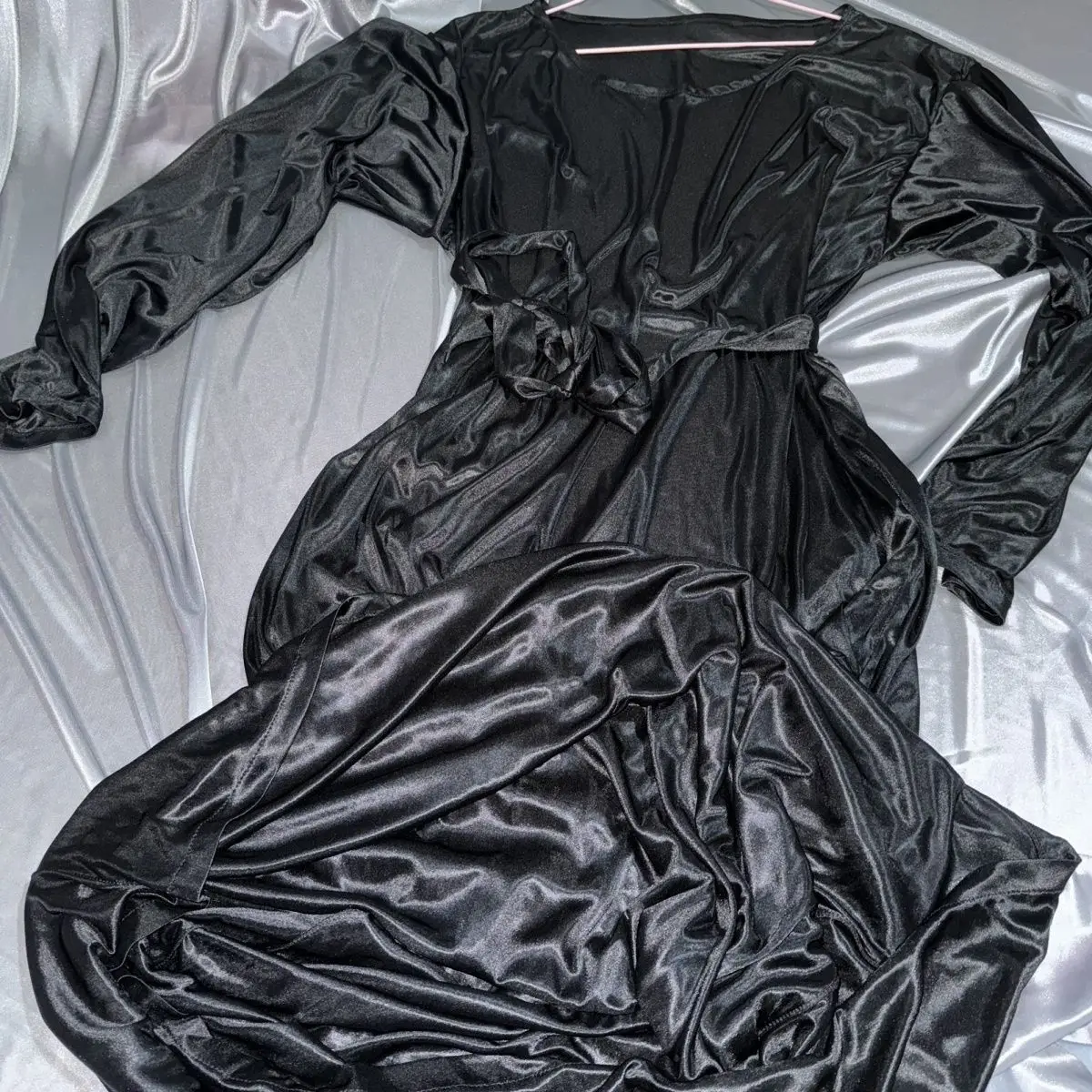 

Glossy Sexy Women Satin Long Sleeve Black Dress O Neck Loose Night Dress Plus Size Sleeping Robe