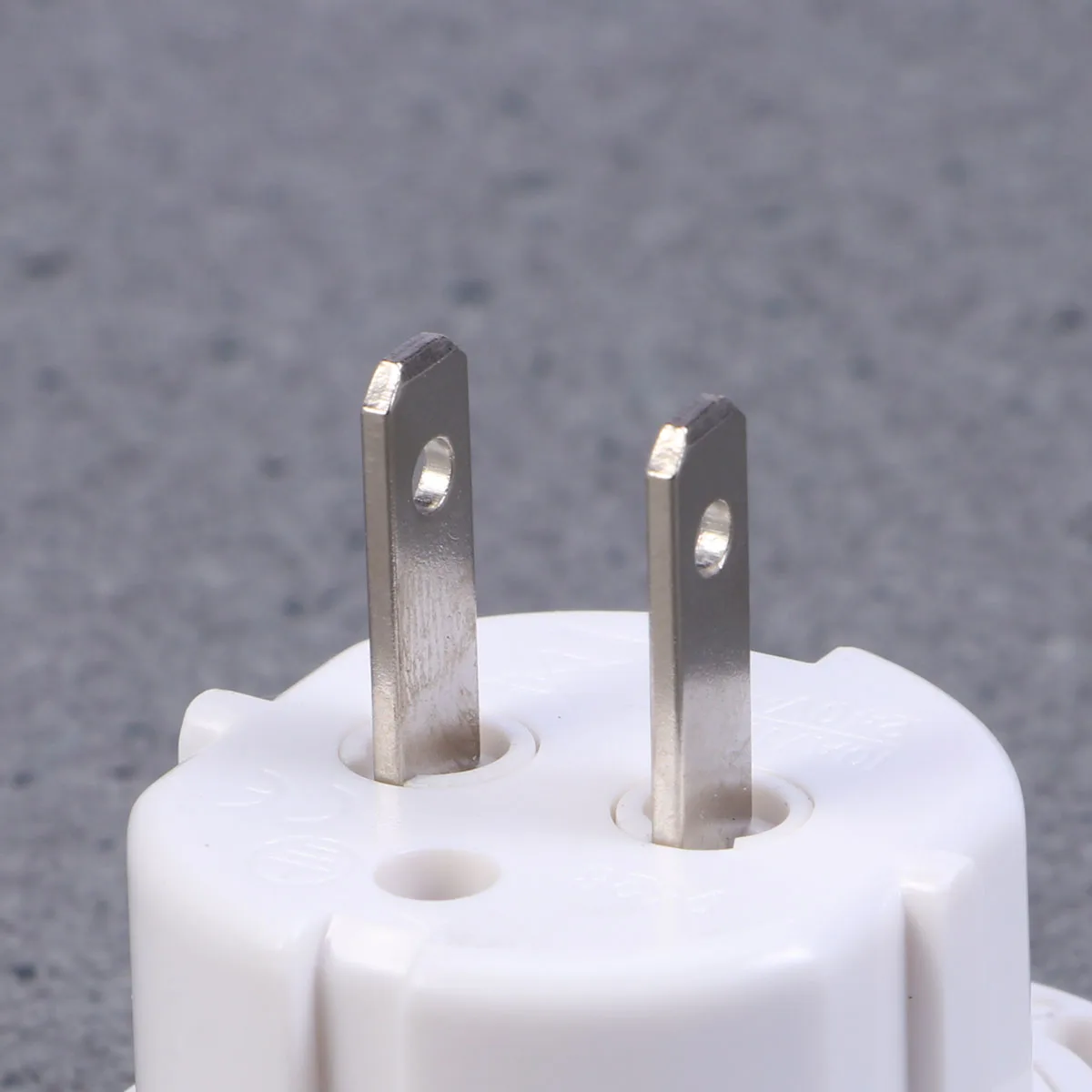 

4pcs UK Plug to AU US Plug Conversion Power Socket Travel Connector Power Plug Power Adapter (White)