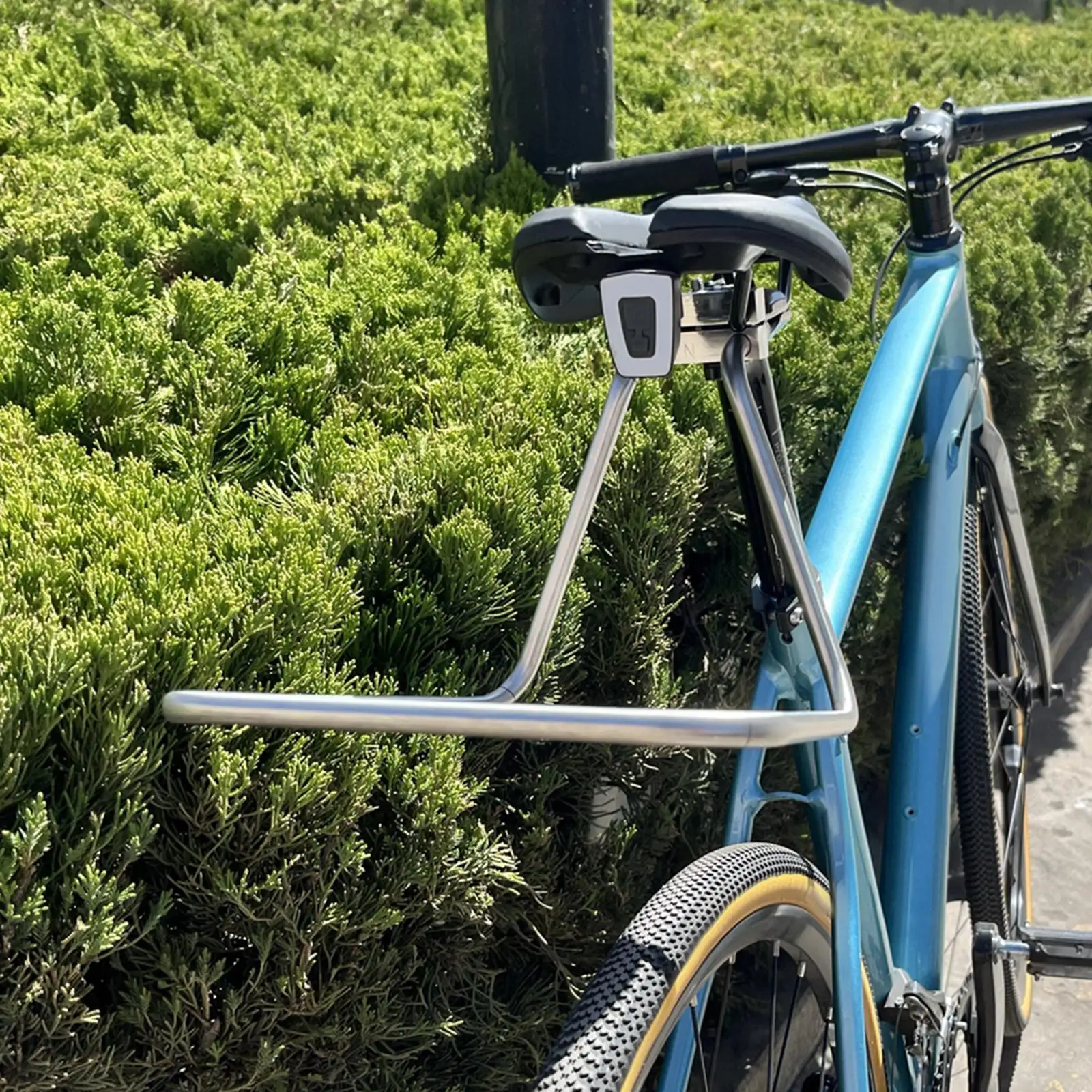 

Universal Bike Rear Cargo Rack Strong Road Bicycle Carrier Rear Storage Accessory for Folding Mountain Bikes