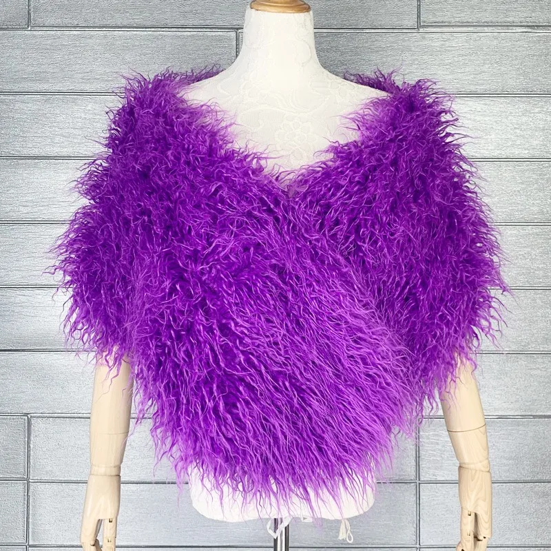 eleganti-mantelle-e-cappotti-in-lana-e-pelliccia-sintetica-ideali-per-la-spiaggia-caldi-e-confortevoli-perfetti-per-l’autunno-e-l’inverno-capi-di-abbigliamento-femminile-alla-moda