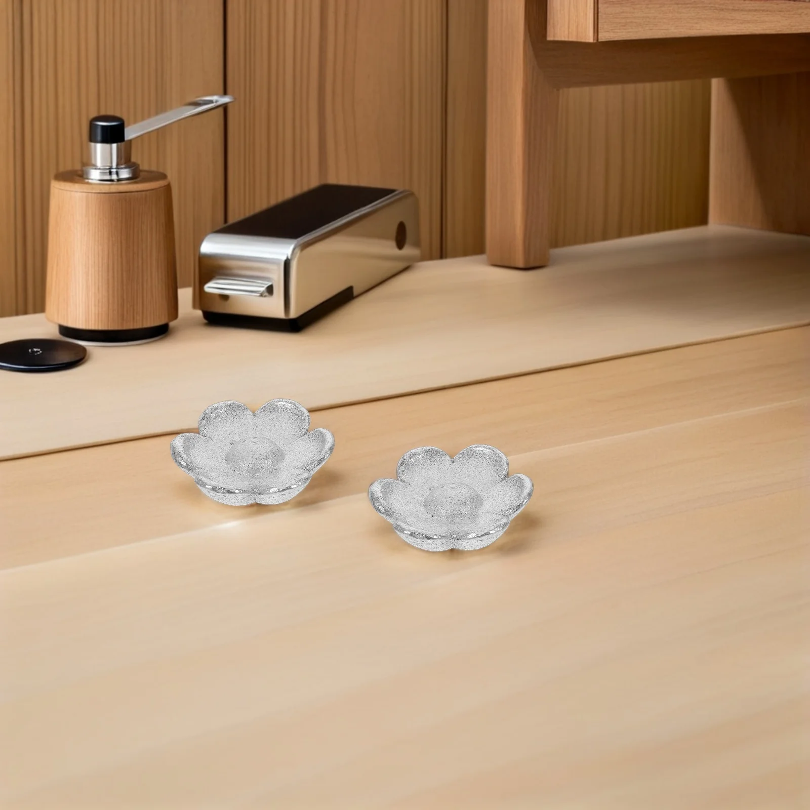 

4pcs Pattern Weights Flower Metal Fabric Weights For Cutting Dressmaking Iron Sewing Accessories, Sewing Tablecloth Weights,