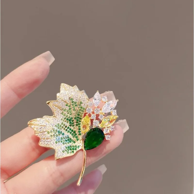 Retro Hollow Maple Leaf Brooch Unisex Fashionable and Versatile Rhinestone Maple Leaf Corsage Pin To Fix Clothing Accessories image 6