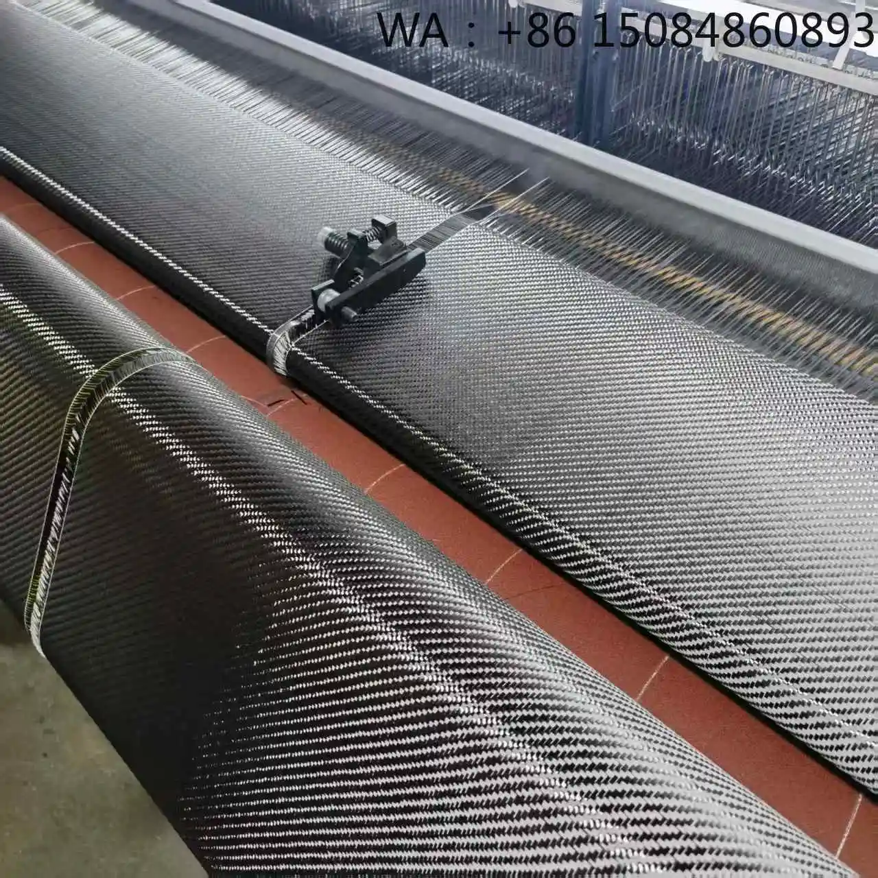 

Versatile carbon fiber cloth, suitable for car parts, boat building and guitar reinforcement applications