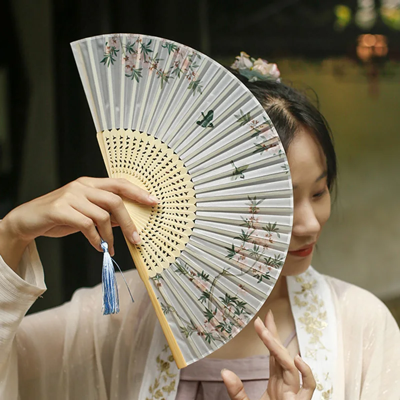 Éventail en bambou à motif floral de style chinois avec pompon, ventilateur indépendant, performance de fête de mariage, artisanat de décoration intérieure