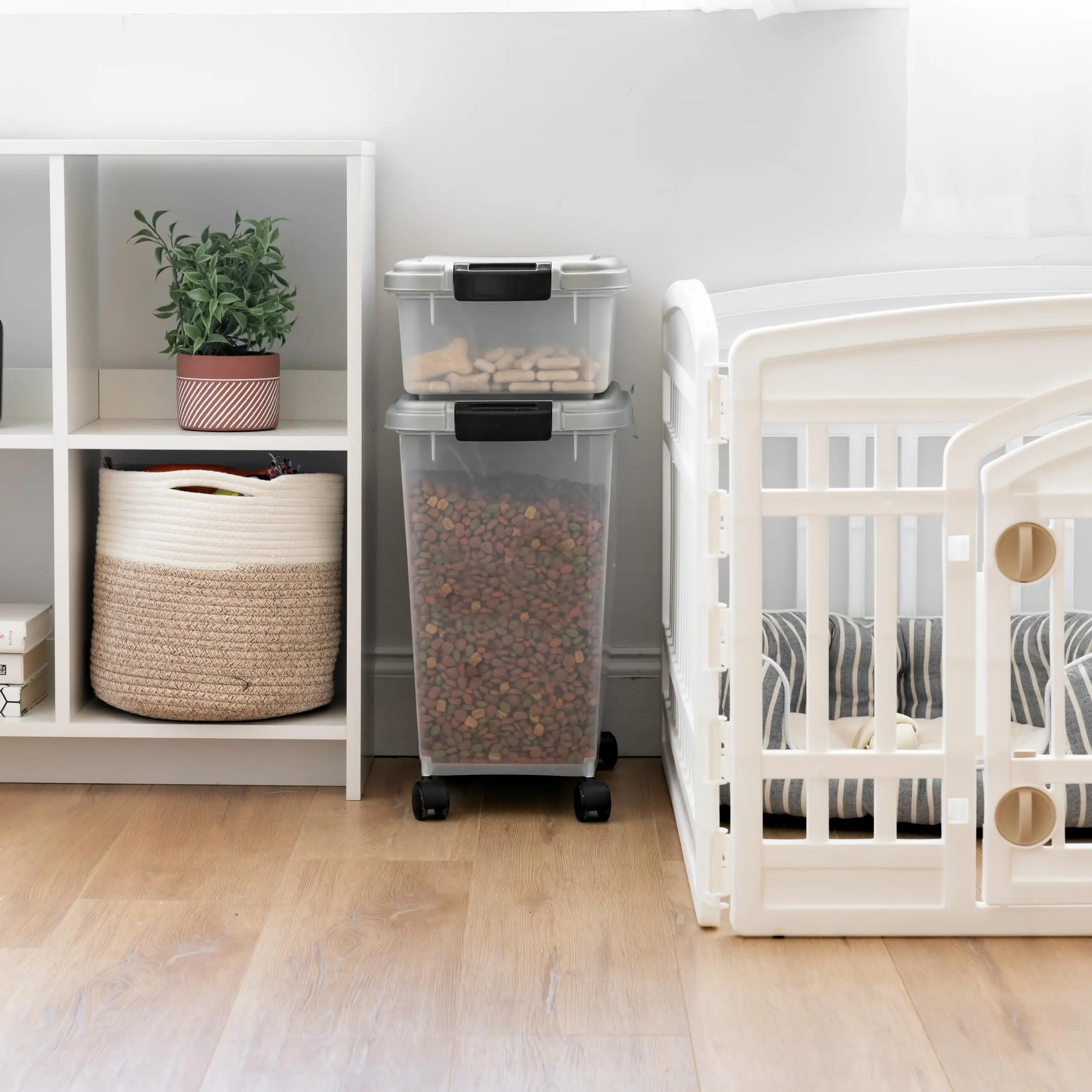 حاوية طعام للحيوانات الأليفة بسعة كبيرة لتخزين أغذية الحيوانات الأليفة مع عجلات وأطباق ومغذية للكلاب والقطط في الأماكن المغلقة #6