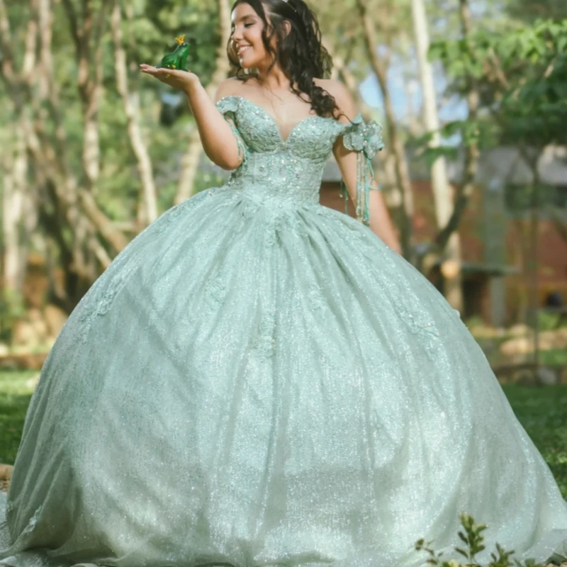 

Green Shiny Ball Gown Quinceanera Dresses 2026 Applique Lace Bow Beading Crystal Corset Tull Off Shoulder Sweet 16 Dress Vestido