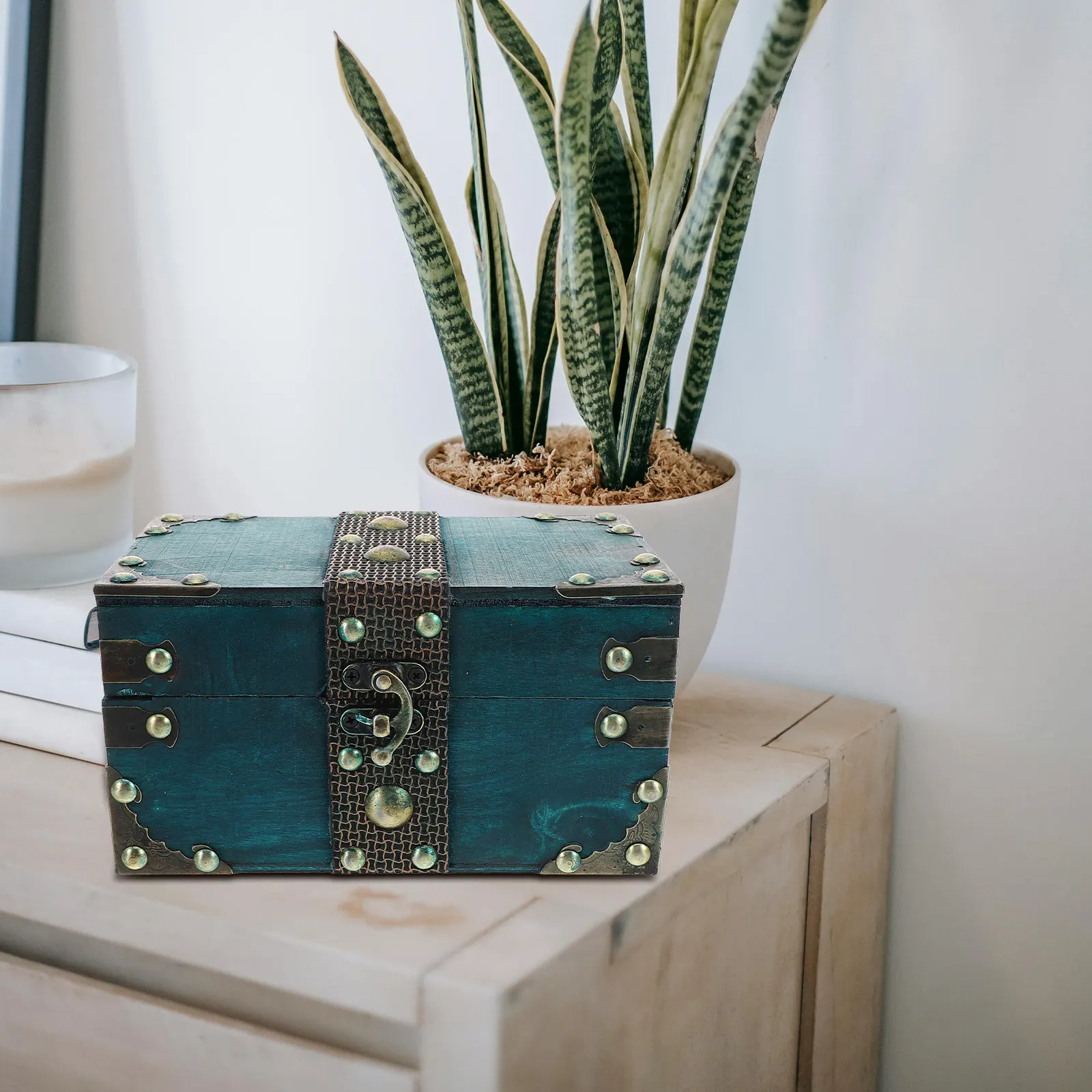 

Vintage Wooden Jewelry Storage Box Lockable Retro Decorative Treasure Chest Organizer Necklace Earrings Trinket Keeper