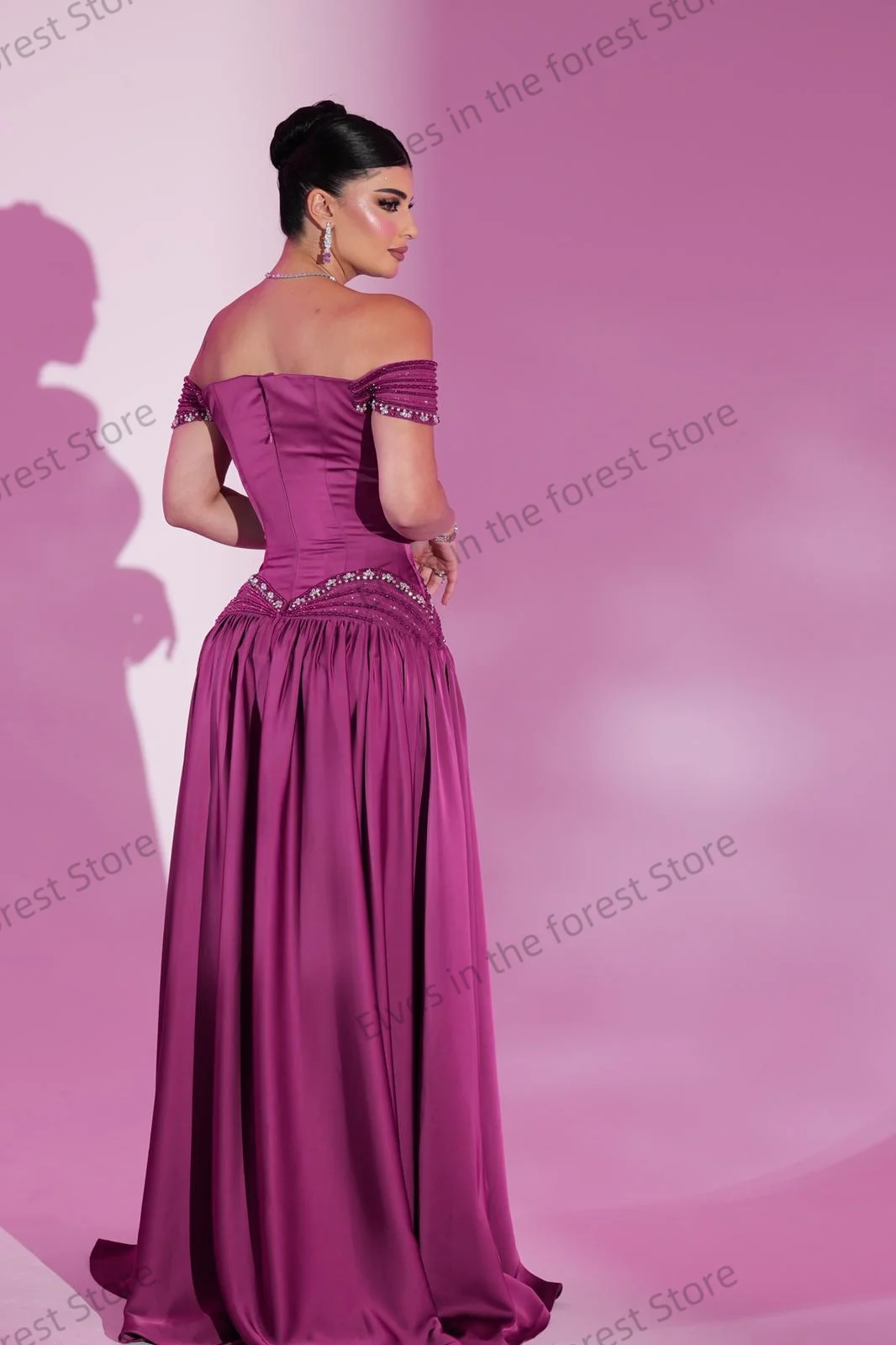 Eleganckie fioletowe suknie wieczorowe z odkrytymi ramionami, satynowe Vestido de Noche, szyte na miarę, zdobione koralikami, długość do podłogi, suknie na bal maturalny.