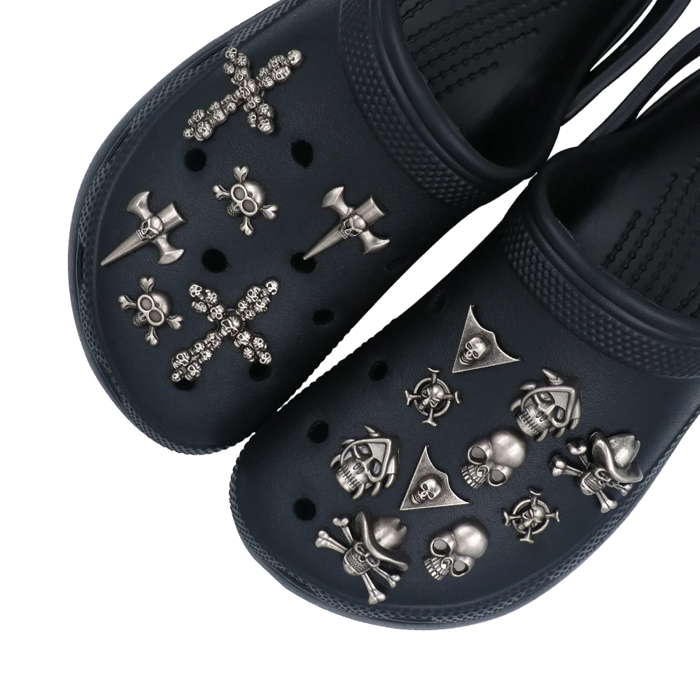 1 Pc Shoe 지비츠 Accessories Charm Punk Style Pirate Skull クロックス Metal Sandals Buckles Decorations Halloween Adult Kids Party Gift