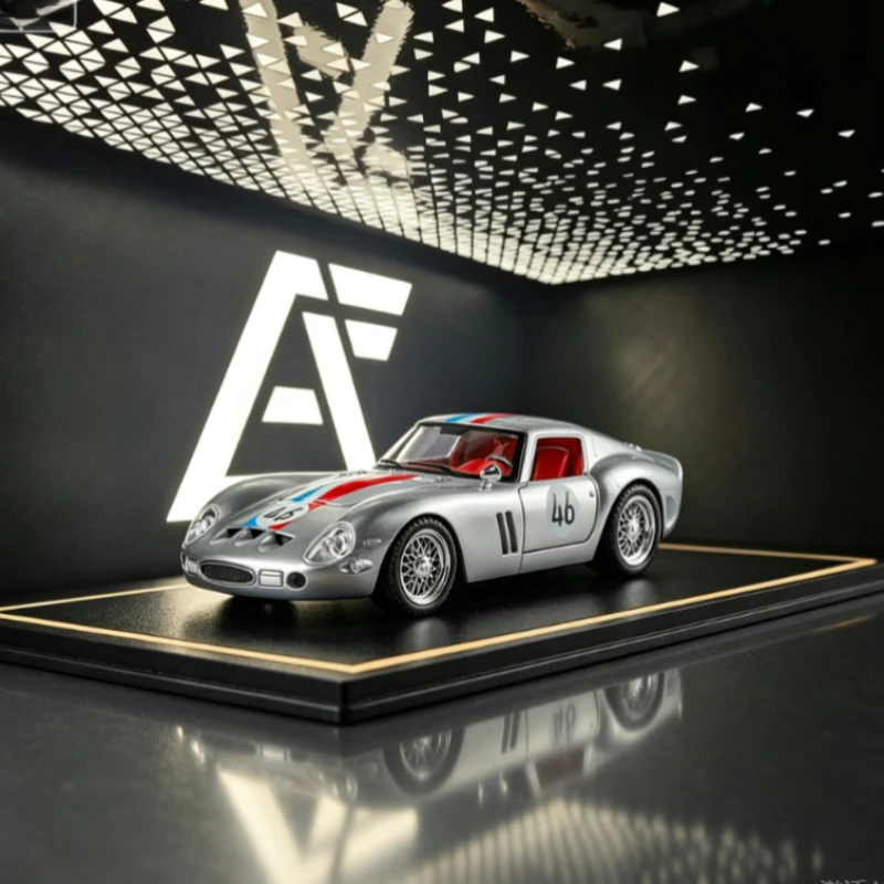 

1:24 simulation metal 250GTO vintage racing car bright sound light stylish mini ornament premium collectible toy for auto fans
