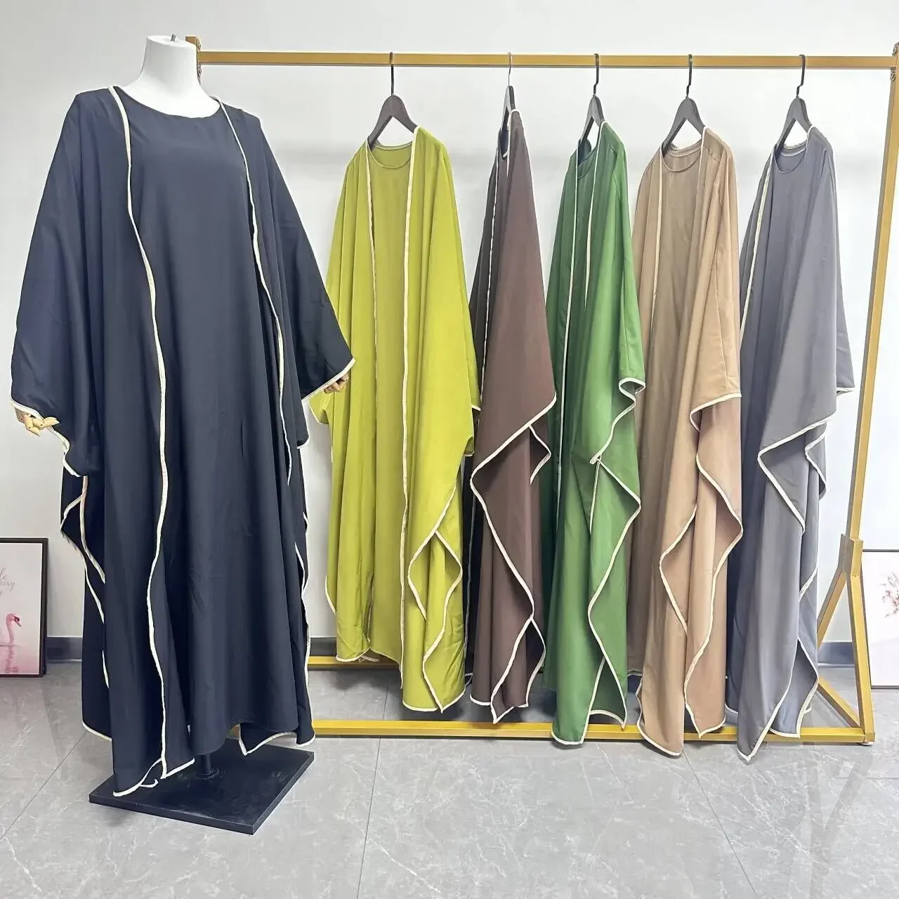 

Комплект из 2 предметов: Абайя и Кафтан для женщин. Исламская одежда в стиле Дубай/Турция. Мусульманское скромное платье, Жалабия, Кебая. Наряды для праздника Ид Рамадан.