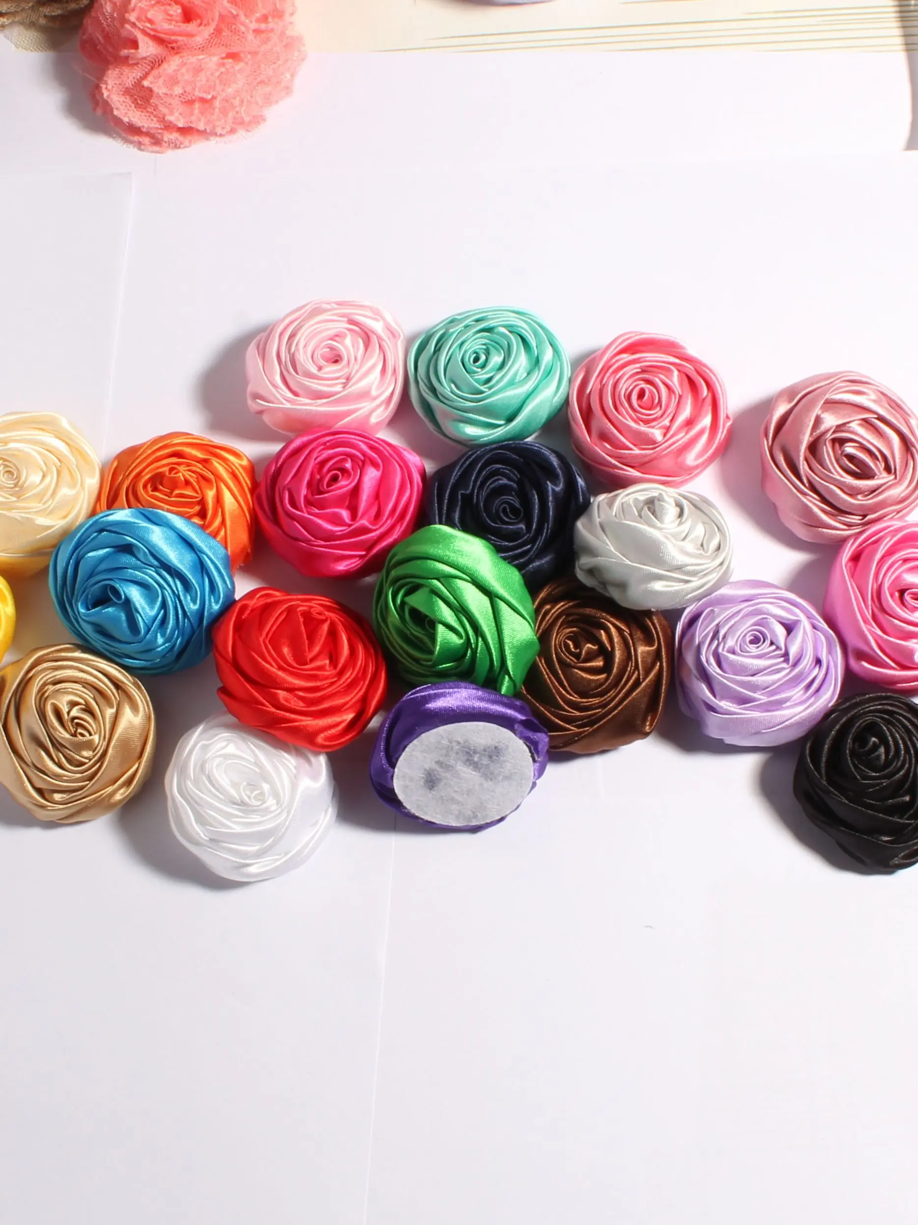 10 sztuk 4.5CM satynowe szyfonowe kwiaty butik DIY kwiatowe nakrycia głowy sztuczne akcesoria włosy tkaniny kwiaty ubrania ślubne panna młoda