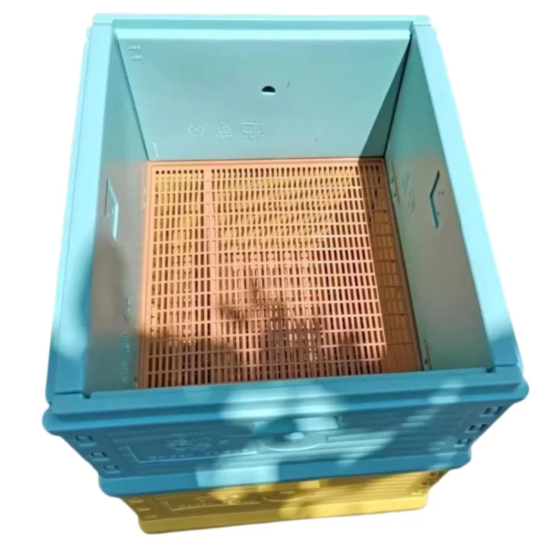 Commercial-grade beehive system, multi-layer design with complete frame and base