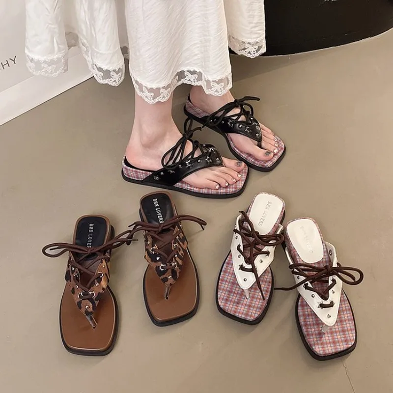 Women's summer outdoor slippers. New 2026 model cross-strap beach Roman-style cool slippers. French style comfortable and casual