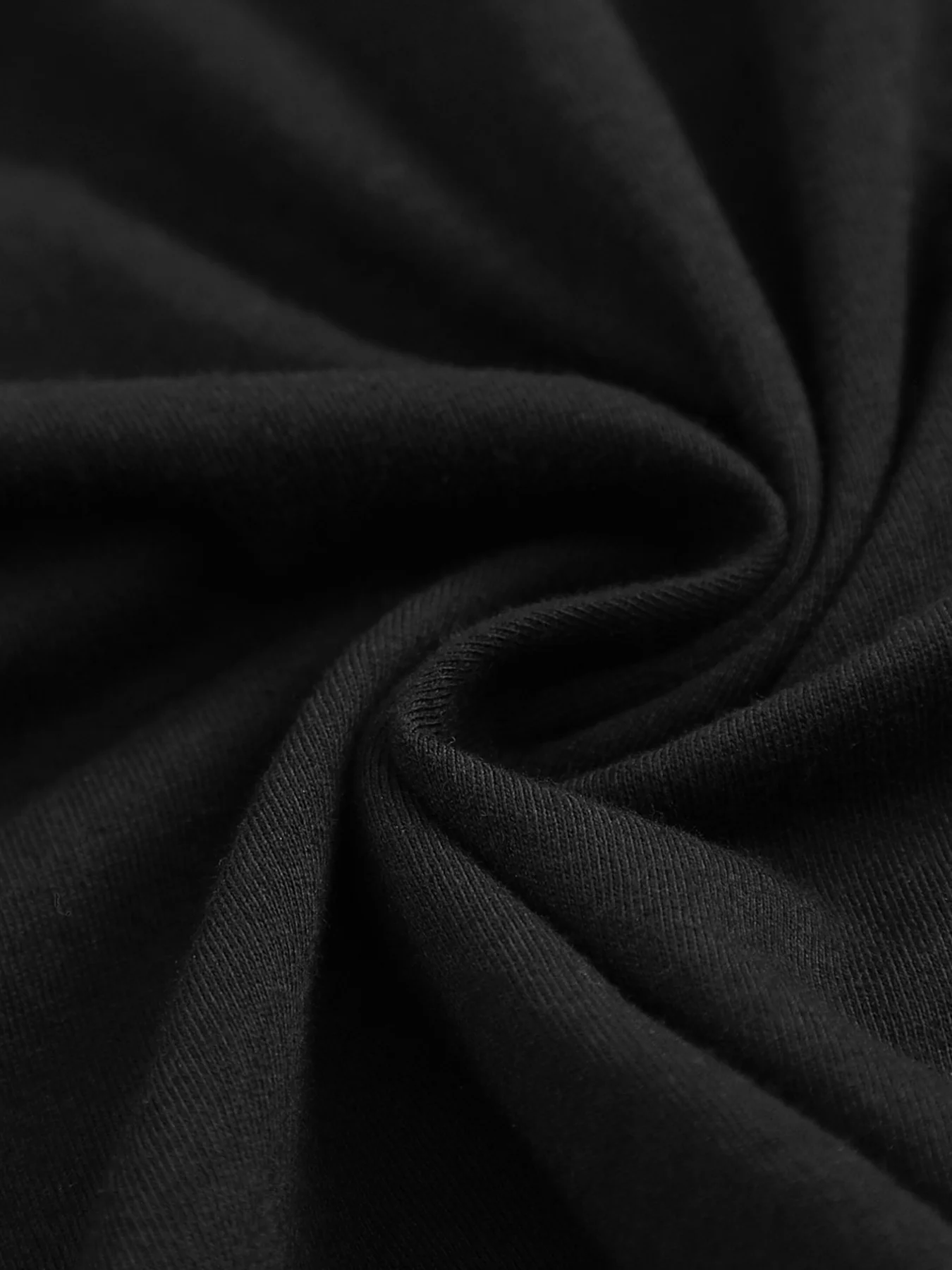 تي شيرت رجالي مضحك لسائقي شاحنة السحب - "العوامل والأحجار قد يكسر عظامتي ولكن خطافات وسلاسل يثيرني" جرافيك