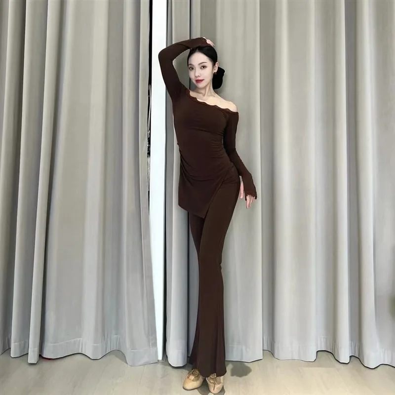 맞춤형 라틴 댄스 유니폼 한쪽 어깨 긴 소매 탑 가슴 패드 포함 연습복 여성 성인 교사용