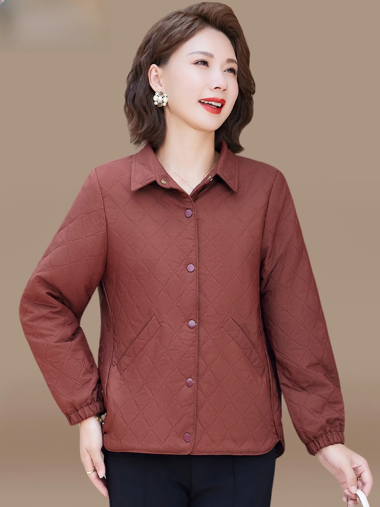 

Повседневная модная осенняя куртка для женщин старше 50 лет, свободного кроя, укороченная, на пуговицах, для женщин среднего и старшего возраста.