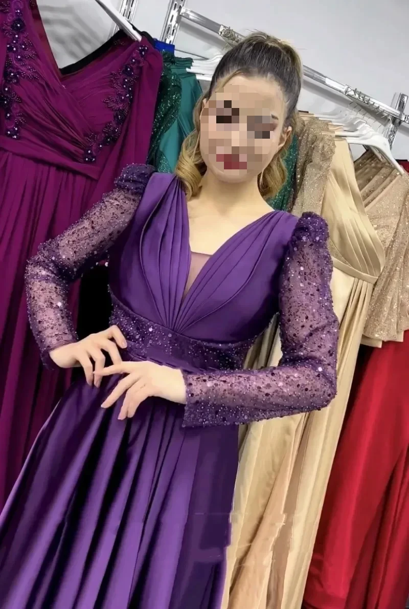 فساتين Vinca Sunny مخصصة من الساتان الأرجواني الداكن ورقبة على شكل حرف v وأكمام طويلة ترتر على شكل حرف a فساتين حفلات موسيقية عربية بدون ظهر للنساء