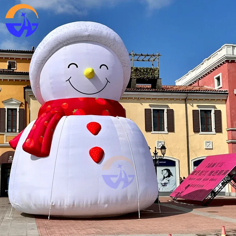 نموذج رجل الثلج الكرتوني القابل للنفخ مع قبعة حمراء ووشاح عيد الميلاد والشتاء في الهواء الطلق ديكورات للباحة