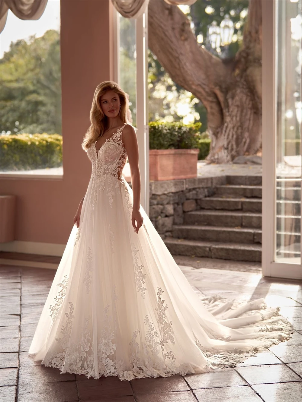 

Customized Sexy White Organza Wedding Dress Elegant V-neck Sleeveless Robe de mariée Dreamy A-Line Court Train Vestido De Novia