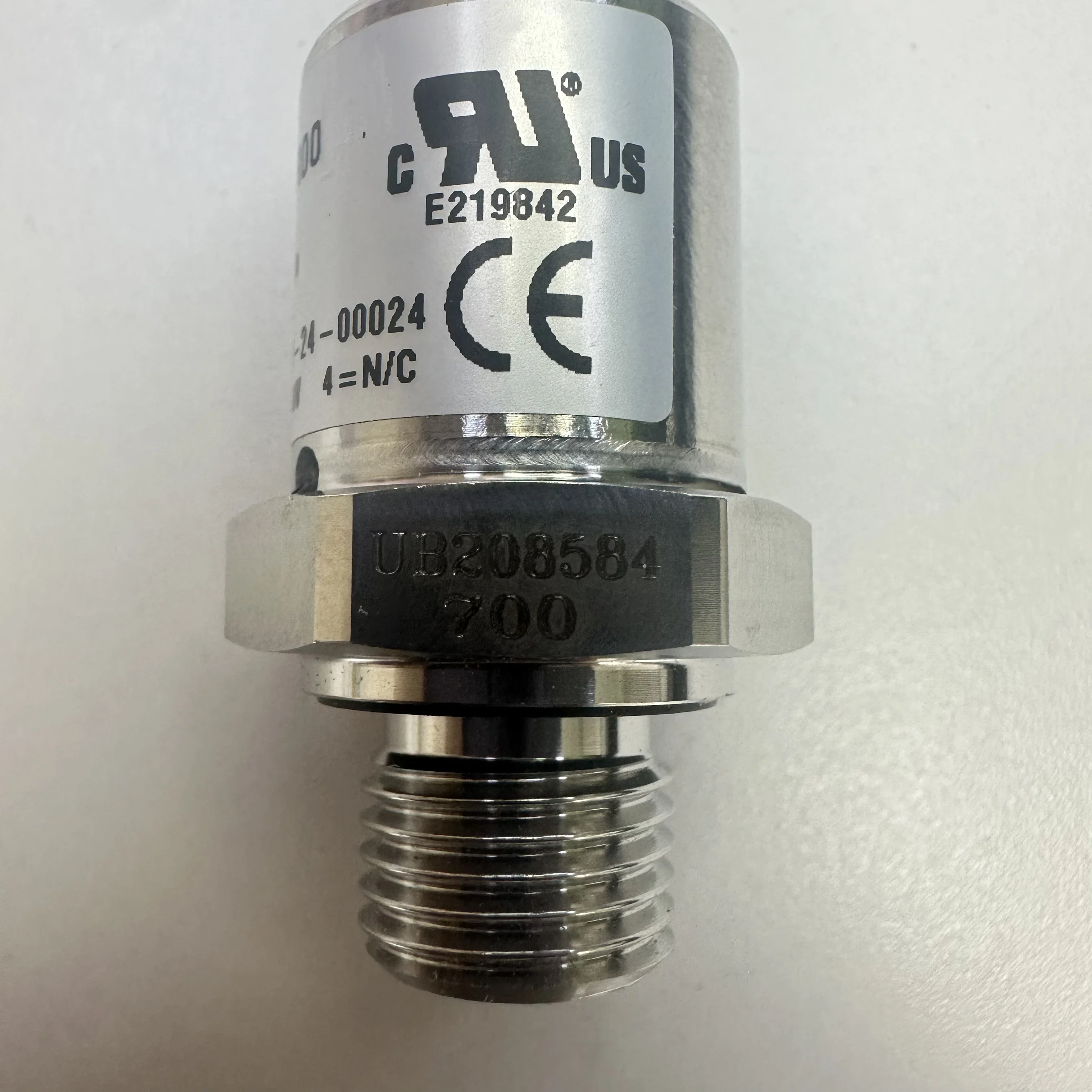 

Original GEMS Crane Accessories 20 Ton 25 Ton Heavy Pressure Sensor Upper and Lower Chamber Oil Pressure UB208584700