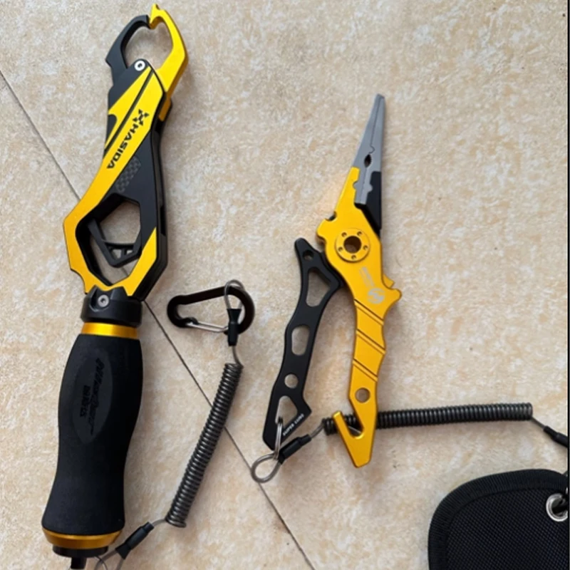 

HISTD Fishing Pliers with Lip Gripper Set Multifunctional Fishing Tackle with Lanyard and Weight Scale