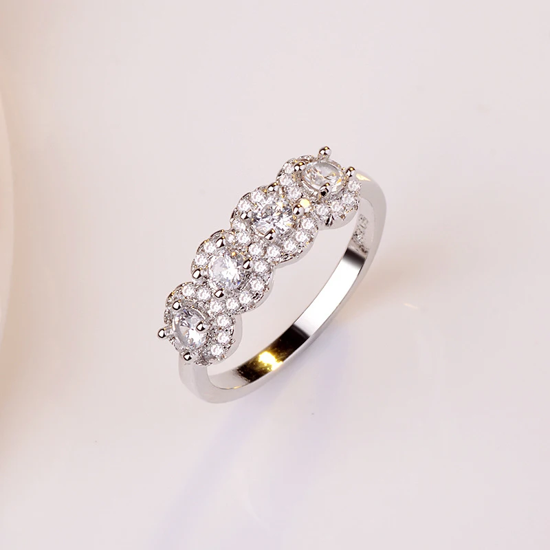 Fashionable Women's Imitation AAA Zirconia Engagement Ring New Micro-Set Jewelry Gift