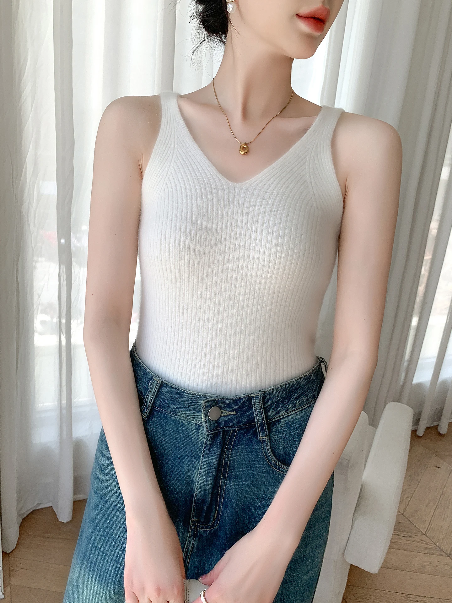 

100% Pure Cashmere Camisole Vest Autumn Winter Women Soild Slim Fit V-neck Soft Comfort Skin-Friendly Basic Inner Knit Tops