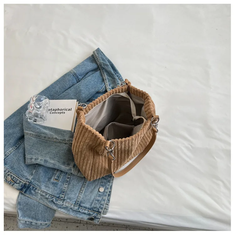 حقيبة كتف نسائية سروال قصير جديد بسلسلة ذات سعة كبيرة تحت الإبط حقيبة يد نسائية للركاب