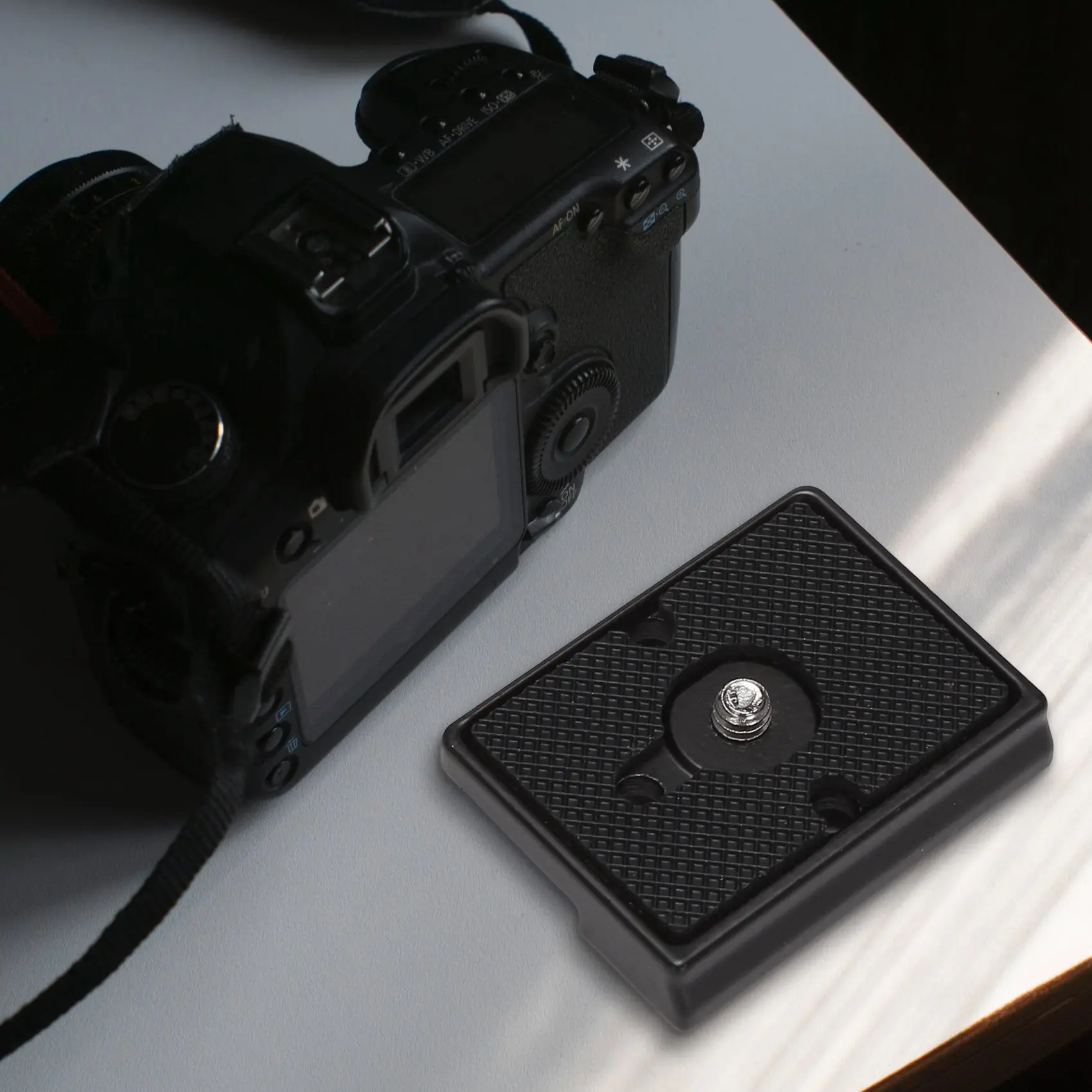 N35R_Piastra a sgancio rapido Vite da 1/4" adatta per Bogen 3157N Manfrotto 200PL