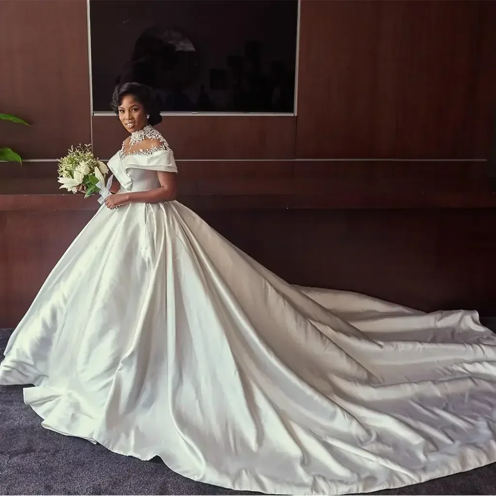 

Customized Caps Sleeves Plus Size African Wedding Dresses Cathedral Train Appliques High Neck Satin Robe De Mariée Bridal Gowns