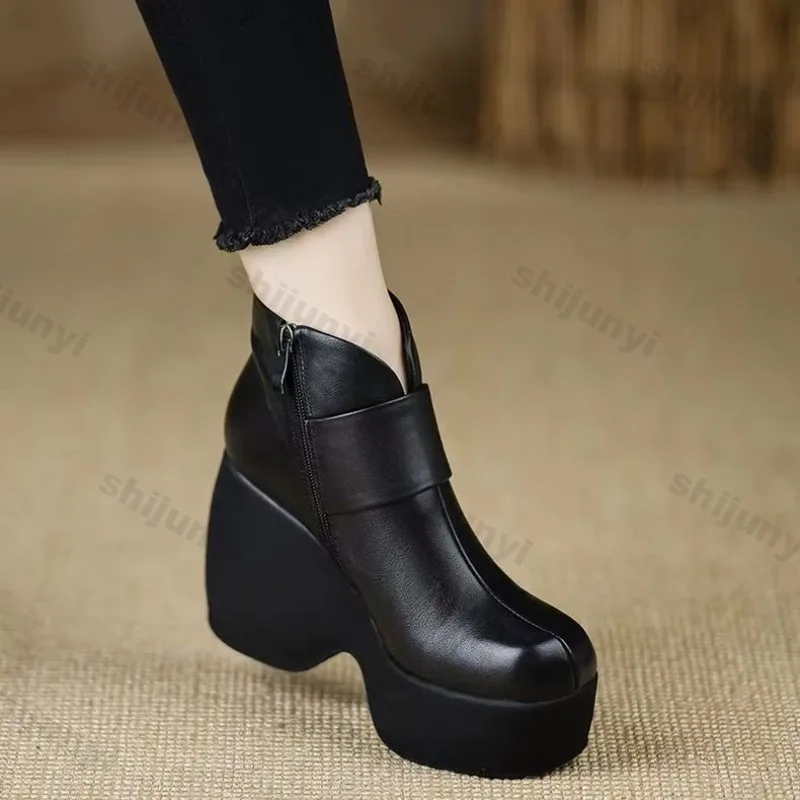 Botines de mujer 2025, moda Vintage de otoño, botas cortas con plataforma para aumentar la altura, zapatos de cuña antideslizantes y resistentes al desgaste para exteriores