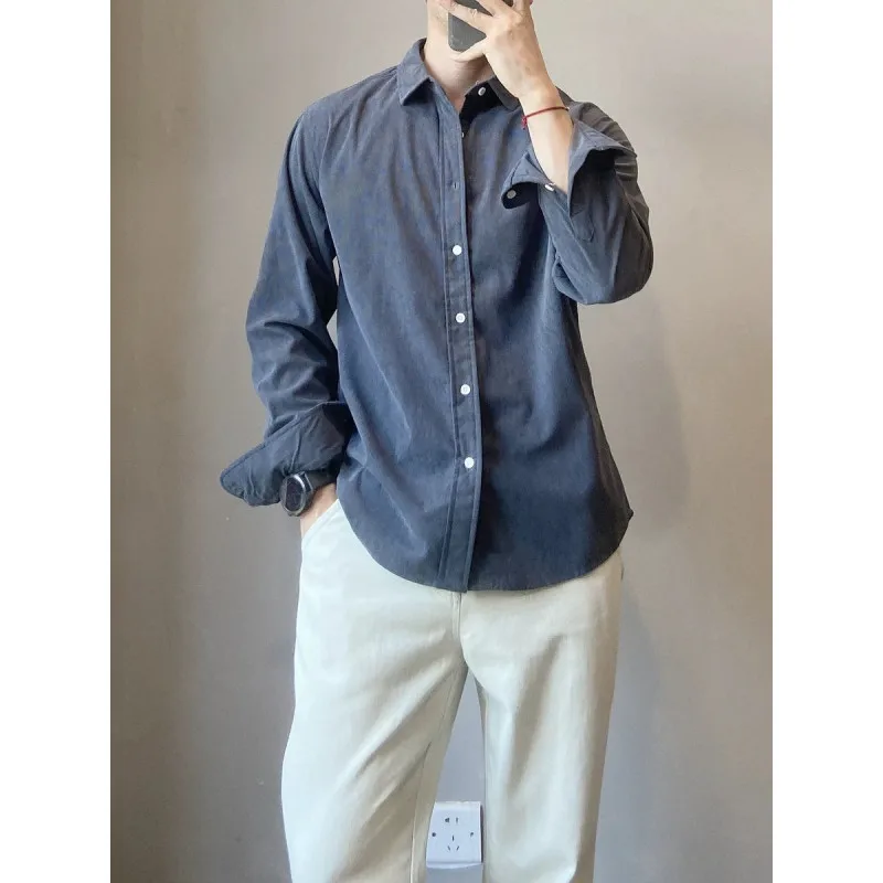 

Винтажная вельветовая рубашка с длинными рукавами для мужчин | Сплошной минималистичный дизайн с непринужденной, легкой зрелой эстетикой