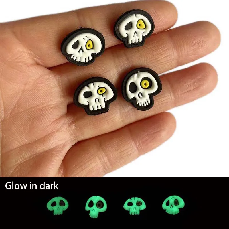 1,5 cm, 4 Teil/Set, PVC-Gummi-Abzeichen, winzige Totenkopf-Applikations-Aufnäher mit Klettverschluss, leuchtet im Dunkeln, leuchtende Mini-Quallen für Rucksack
