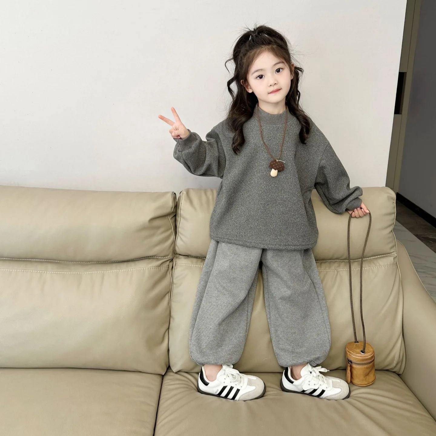 Girls Suit 2024 Winter New Childrens Clothing Girls Baby Fashion Plus Cashmere Hoodie Striped Pants Two-piece Set Casual