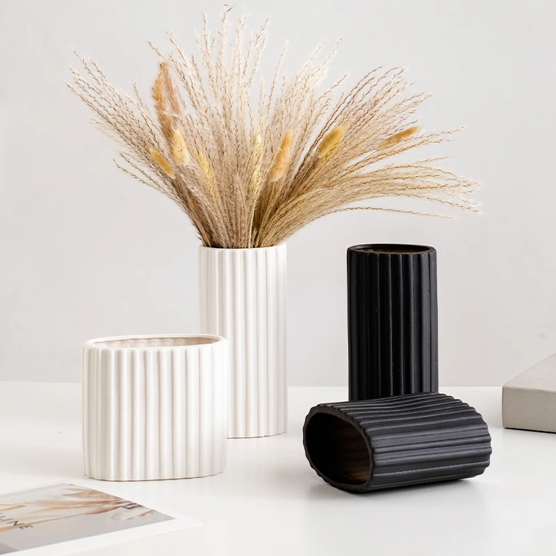 

Ceramic vase with vertical stripes - Nordic minimalist living room flower arrangement vase set piece