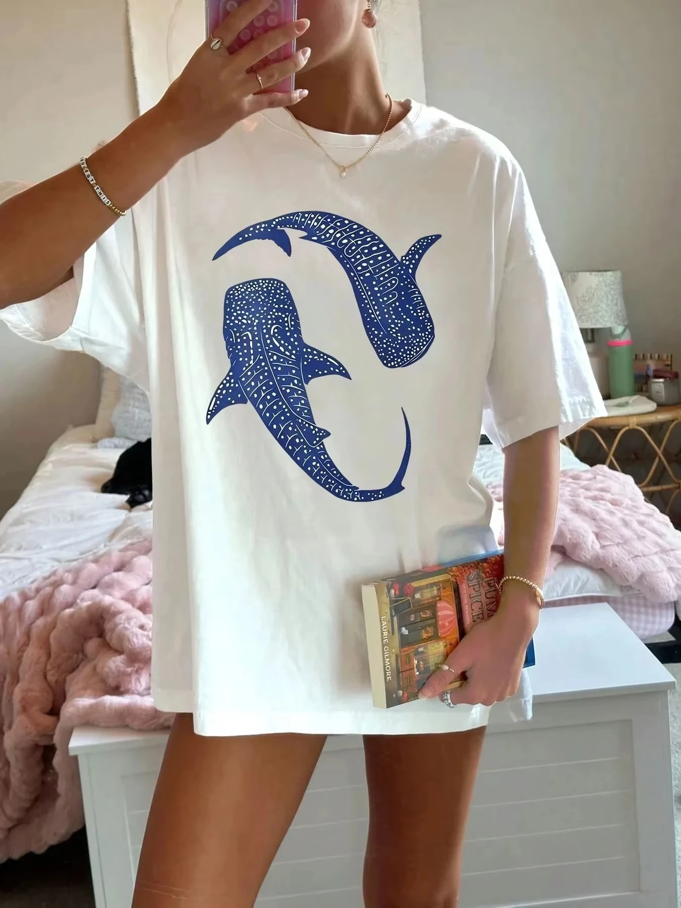 T-Shirt à manches courtes pour femmes, imprimé baleine bleue et requin, haut décontracté, Design graphique élégant, été