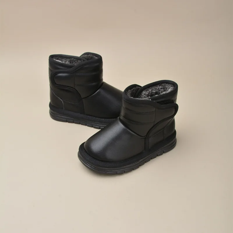 موضة أحذية الفتيات 2025 شتاء جديد أحذية أطفال برقبة مريحة لينة أسفل الفتيان حذاء الثلوج بسيط المضادة للانزلاق الفتيات حذاء من الجلد Zapatos
