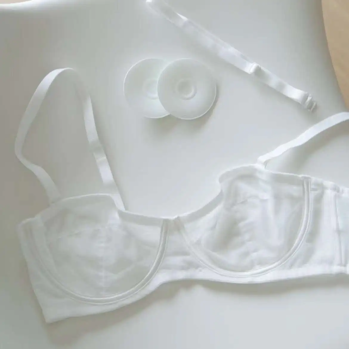 レディースTチューブトップ滑り止めインビジブルストレージ超薄型ストラップレス衣類プラスサイズブラ
