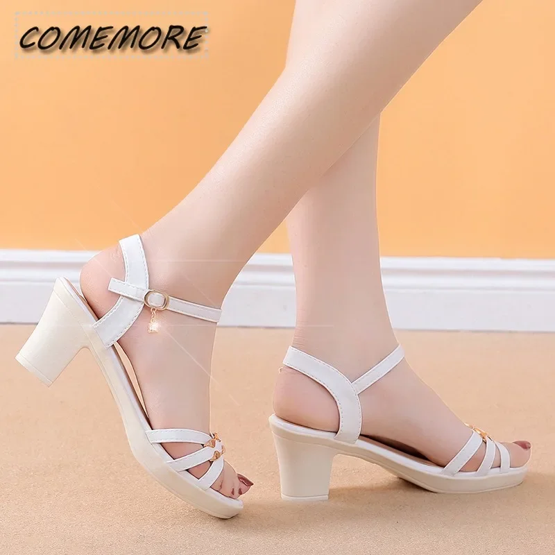 موضة صندل خشبي فستان للنساء 2025 صيف مريح عالية الكعب حذاء أبيض أحجار الراين الإناث أحذية الزفاف الأنيقة #4