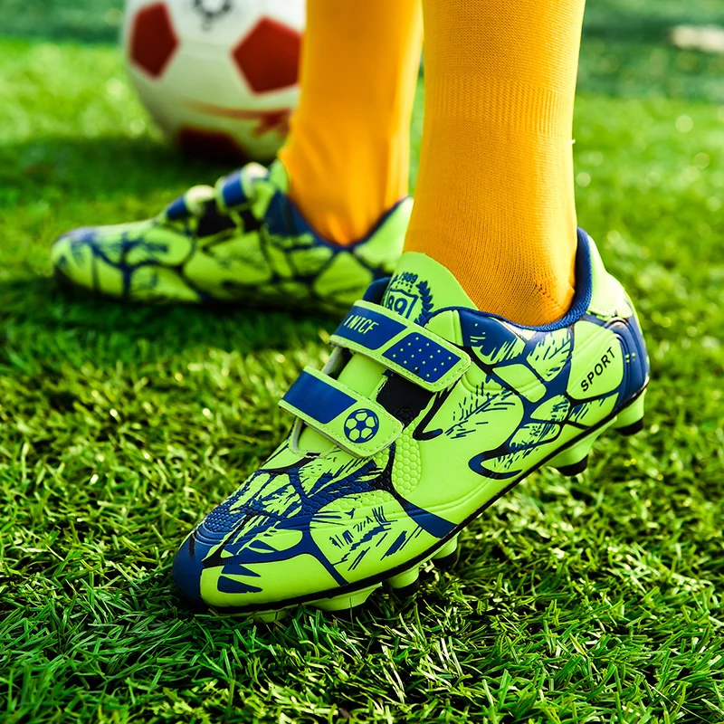 Chaussures de soccer professionnelles à tige haute avec des Chaussures de soccer professionnelles à tige haute avec des