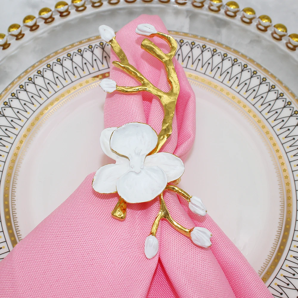 6Pcs White Plum Blossom Napkin Rings Gold Napkin Holder Floral Serviette Buckles for Wedding Thanksgiving Dinner Table Decor