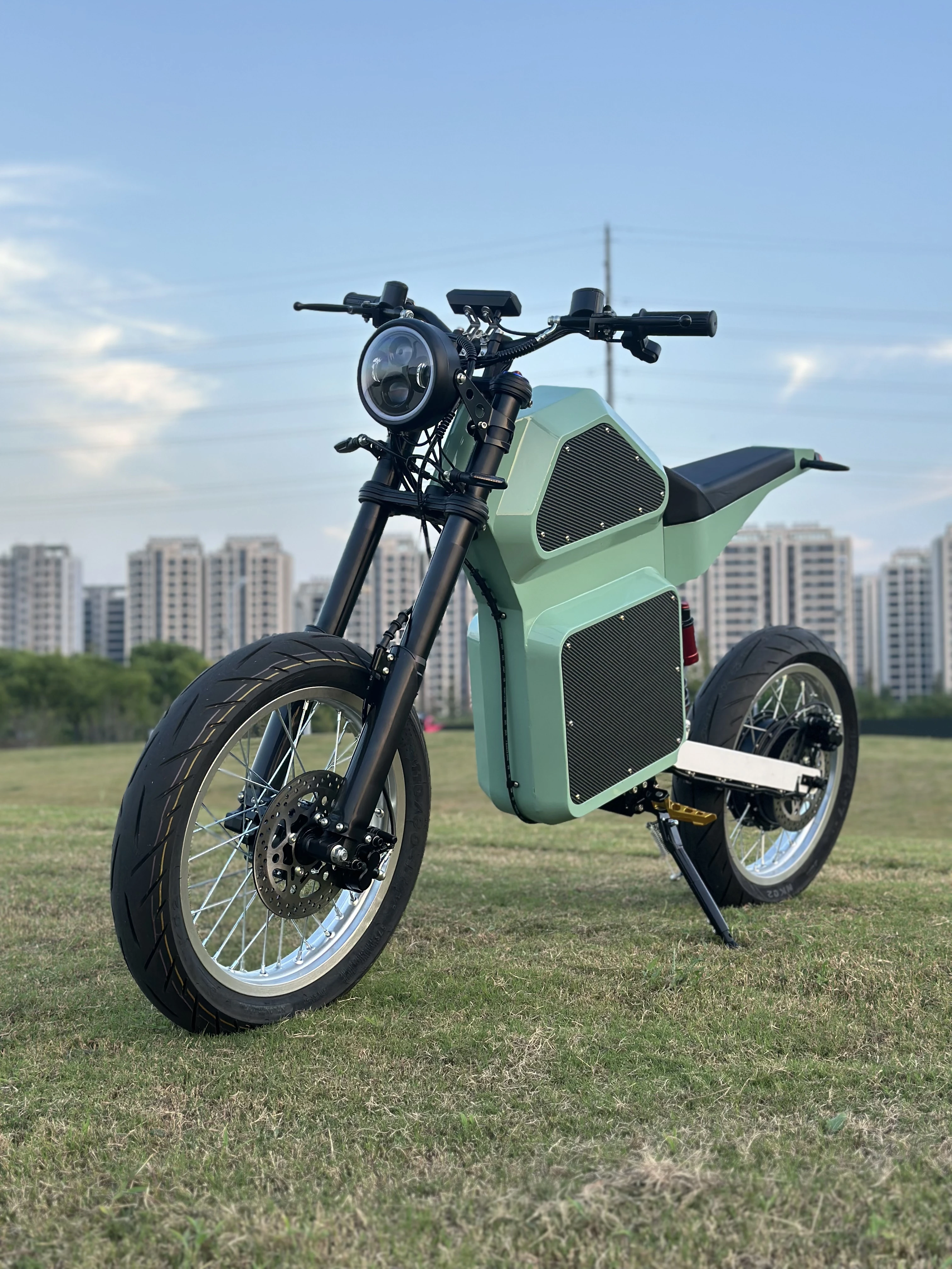 Road Long Range Ebike 17inch Fat Tire Electric Bike 75AH Biggest Battery 12600W Off Road Bicycle