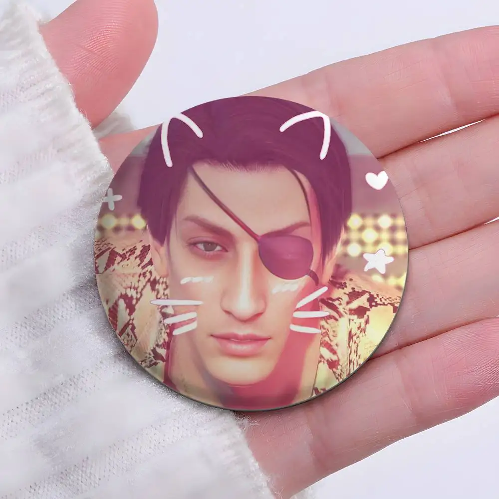 الحب G-Goro Majima Y-Yakuza شارات مستديرة رائعة شارة دبابيس الإبداعية للملابس قبعة ظهره هدية اكسسوارات #3