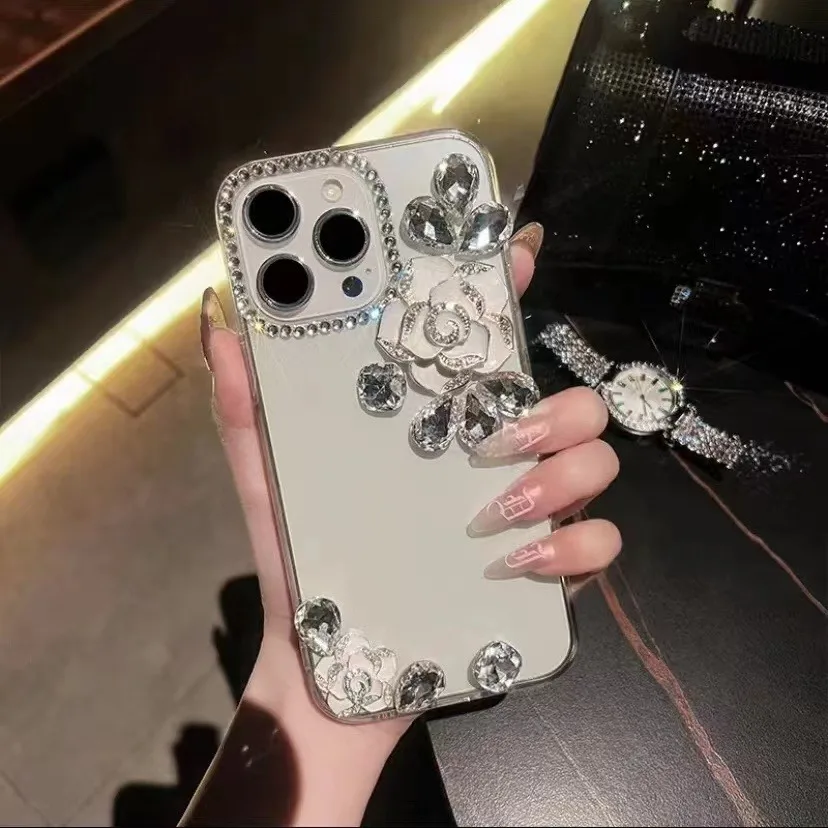 Luxury Shining Diamond 3D Flower Cover per iPhone 11 12 13 14 15 Pro Max X XS Max Xr 7 8 Plus Mini custodia rigida con bracciale in cristallo