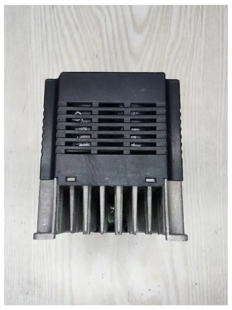 العاكس المستعمل DV300-2015-T، وظيفة تم اختبارها جيدًا وشحنها بسرعة #3