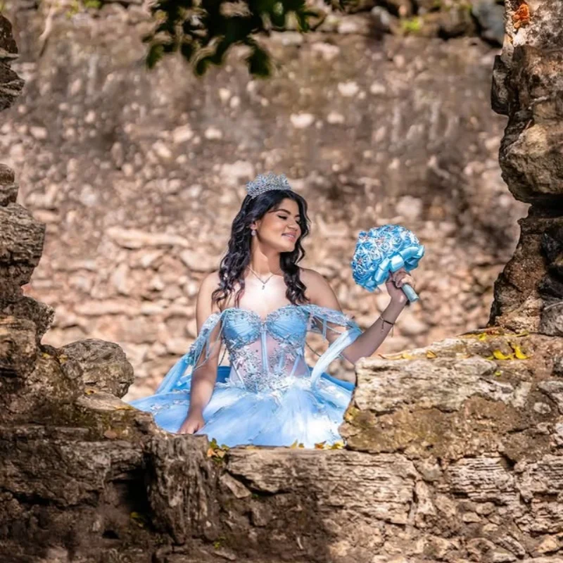 Abiti Quinceanera blu cielo personalizzati con spalle scoperte applique fiore 3D pizzo coda lunga fiocco grande Vestido 15 Quinceanera