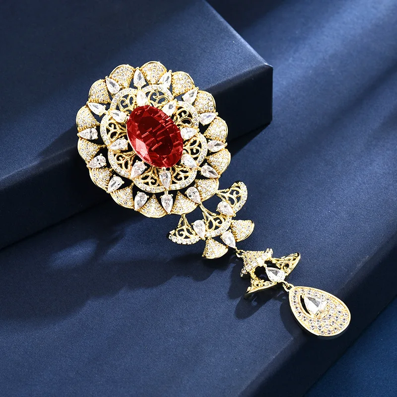 Palace Retro Temperament Elegant Pendant Red Crystal Fan-shaped Brooch Luxury Micro-inlaid Zircon Corsage Exquisite Accessories